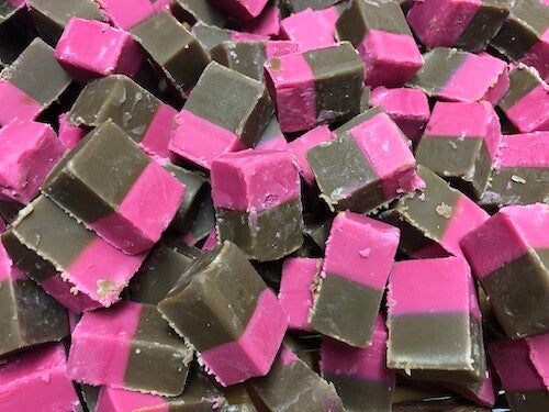 Strawberry & Chocolate Fudge (100grams)